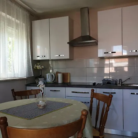 Nicole Apartament *